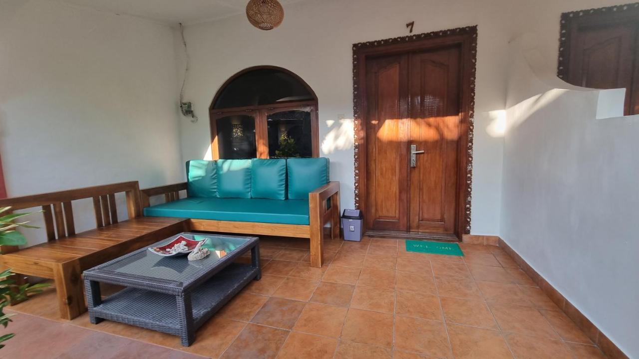 Catra Homestay Beach Apartments Candidasa Exterior foto