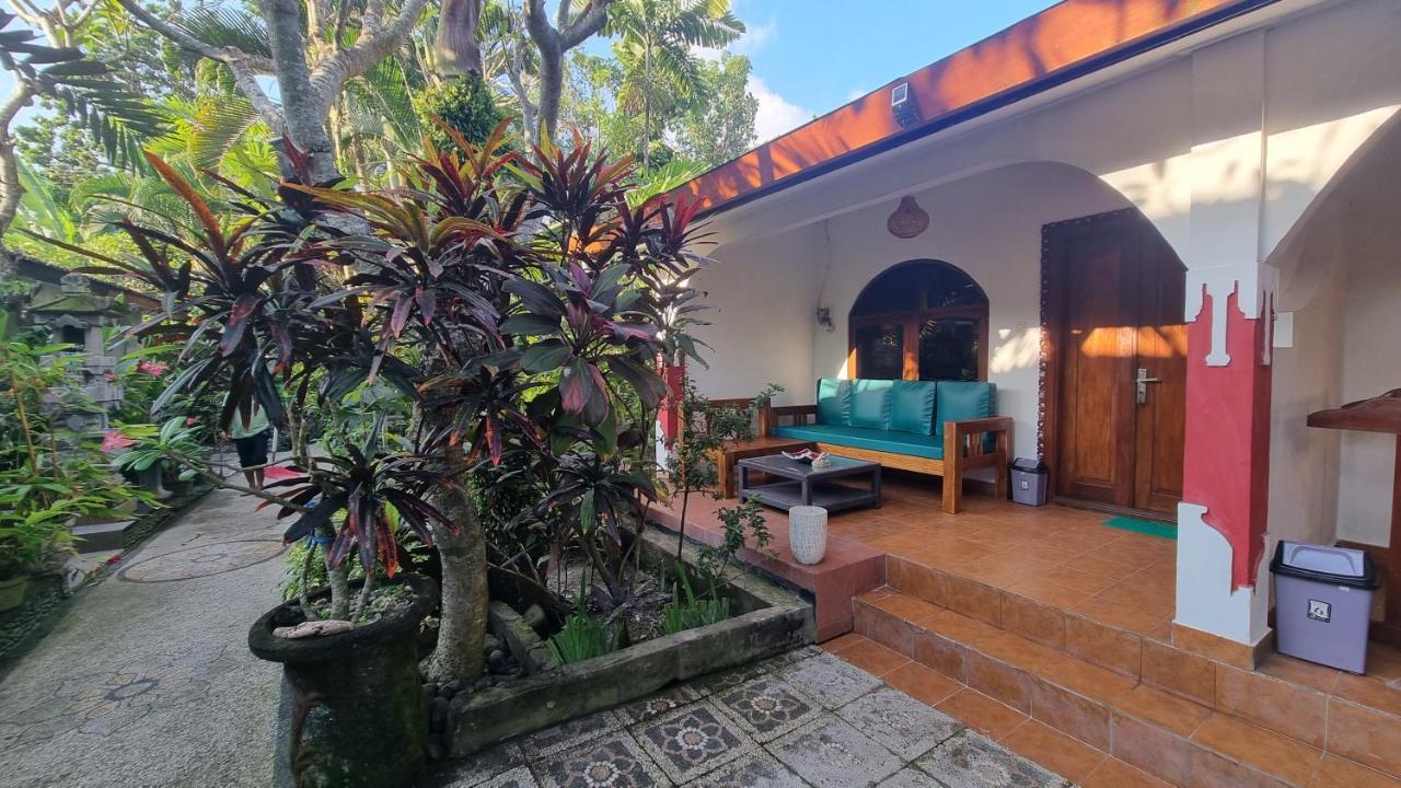 Catra Homestay Beach Apartments Candidasa Exterior foto